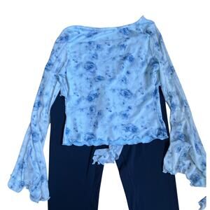 Women’s large navy capri leggings paired w/ floral blue & white blouse as a set